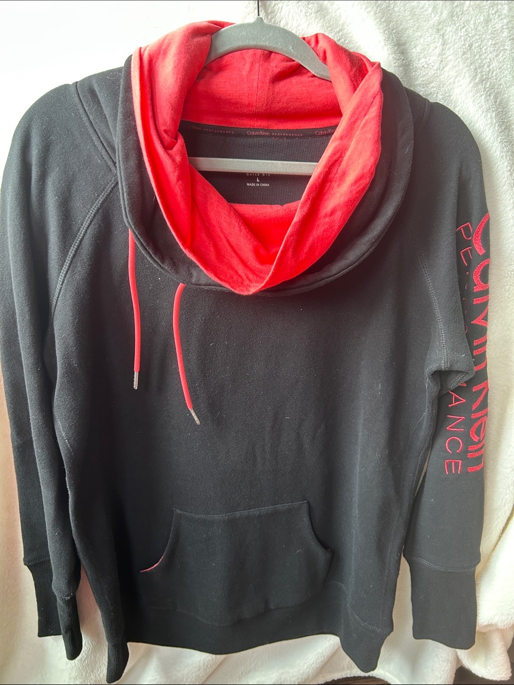 Calvin Klein women Large Performance Black Hoodie with coral pink Lined Cowl